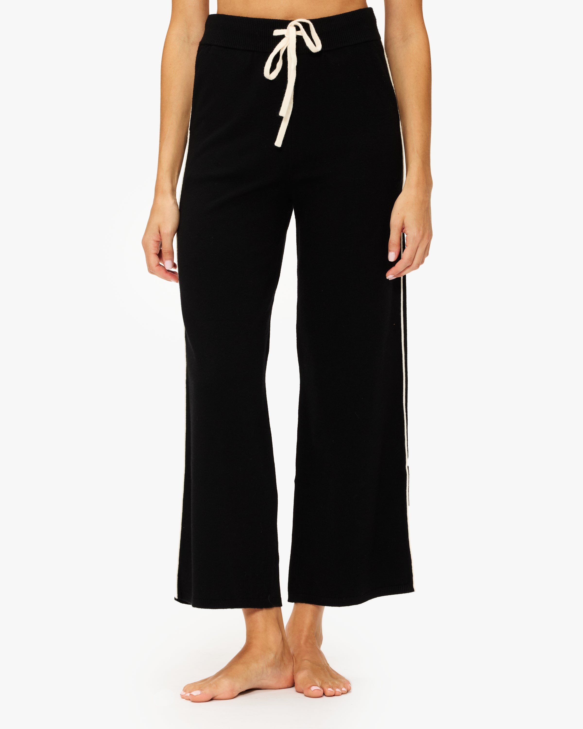 Monrow Light Soft Knit Pants With Contrast Piping