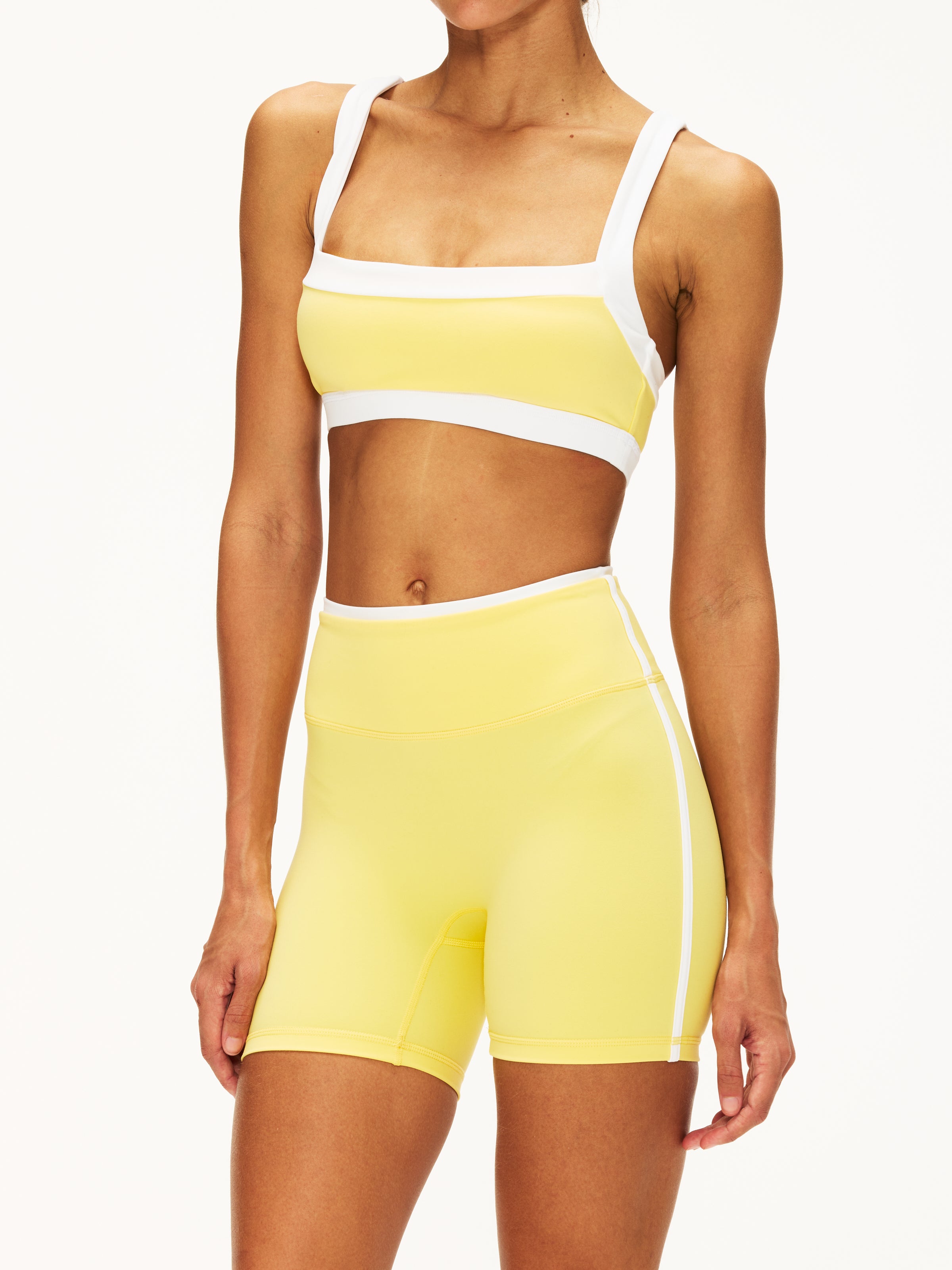 FORM Straight Neck Bra