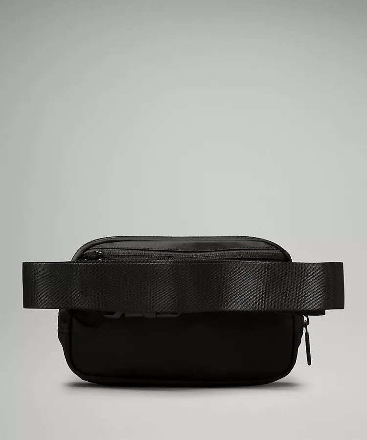 Lululemon Everywhere Belt Bag