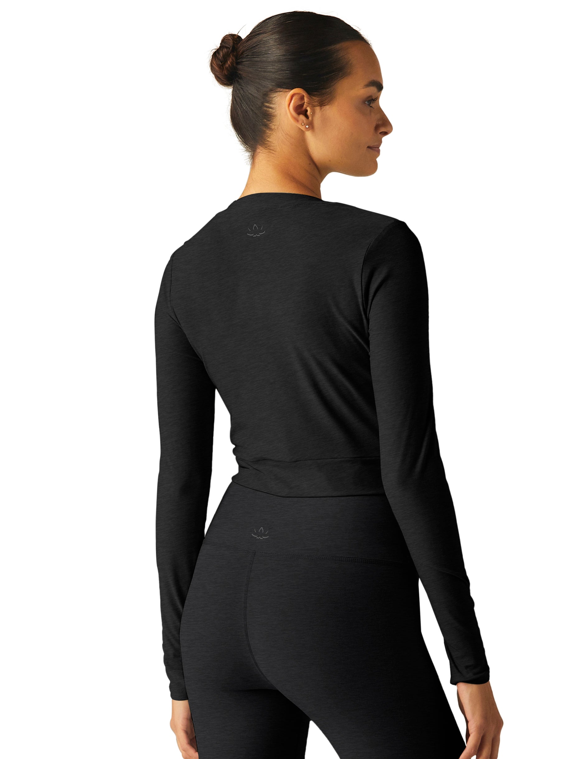 Beyond Yoga Featherweight Center Stage Cropped Long Sleeve Pullover